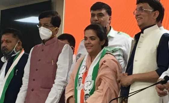 बिहार चुनाव : शरद यादव की बेटी हुई कांग्रेस में शामिल बिहार चुनाव : शरद यादव की बेटी हुई कांग्रेस में शामिल